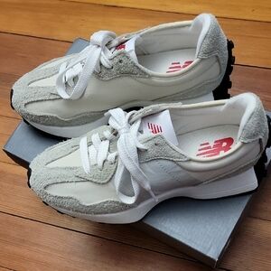 New Balance Women's White and light Green Sneakers W Sz9